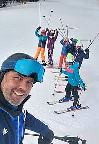 Lezione di sci con ragazzi a Daolasa